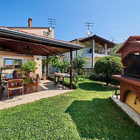 Apartment Erika Umag Luaran gambar
