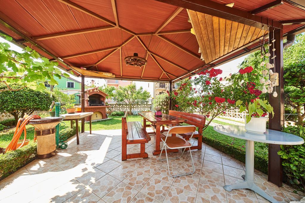 Apartment Erika Umag Luaran gambar