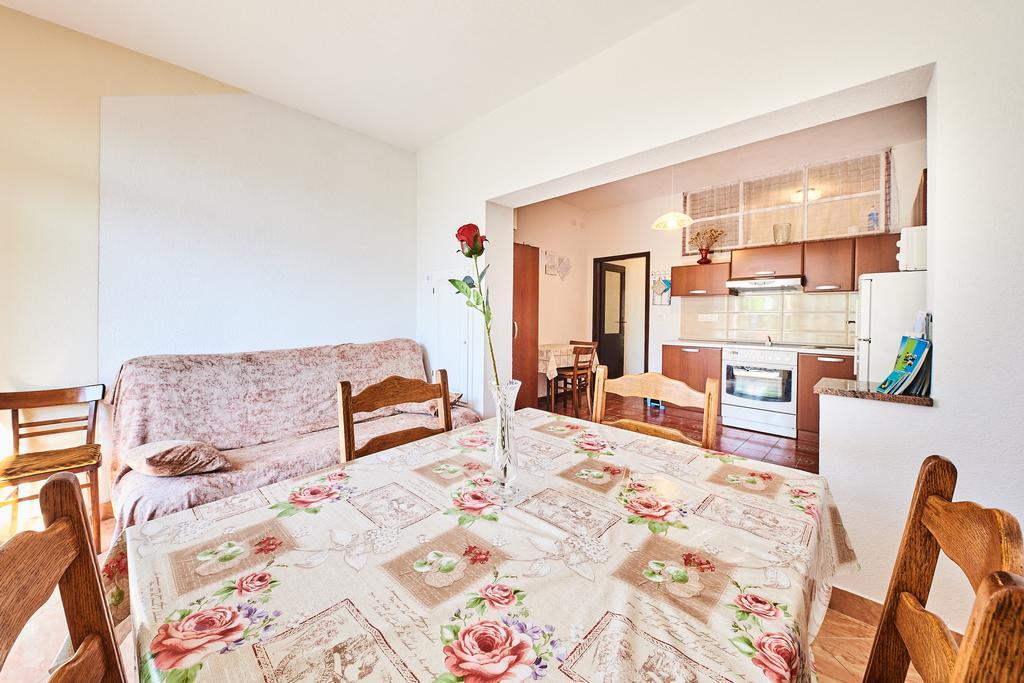 Apartment Erika Umag Luaran gambar