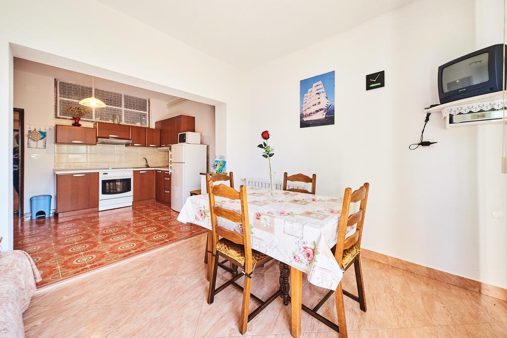 Apartment Erika Umag Luaran gambar